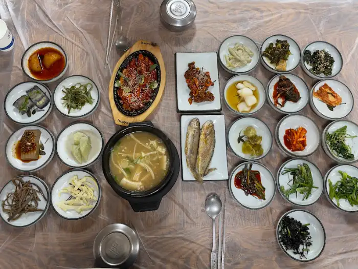푸짐하게 차려진 한 상차림