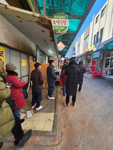 시장 골목 전경 및 가게들