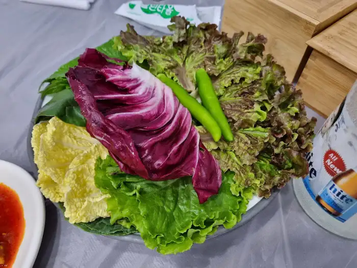 다양한 종류의 신선한 쌈채소