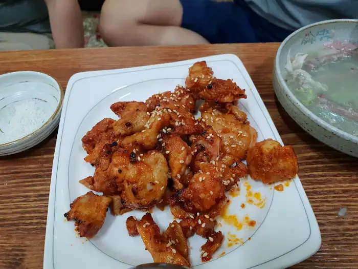 함께 나온 돼지고기 볶음