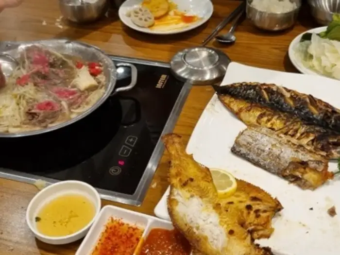 생선구이와 함께 나온 한상차림