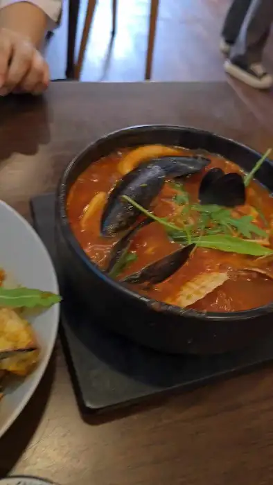 부드러운 뇨끼와 소스