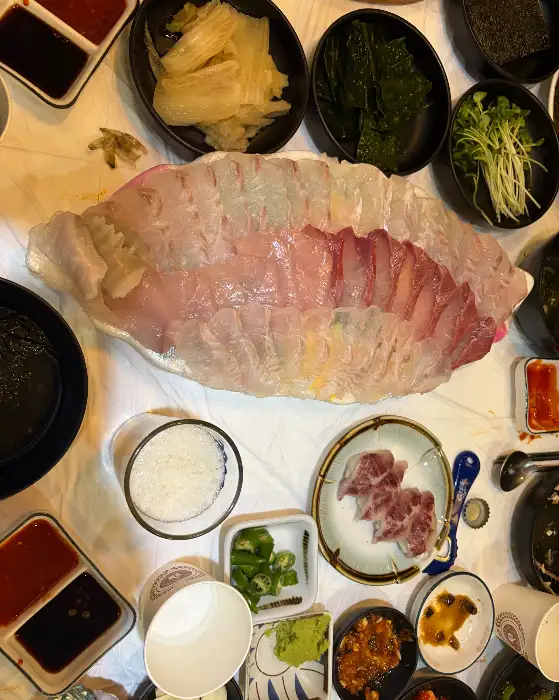 다양한 해초와 쌈장