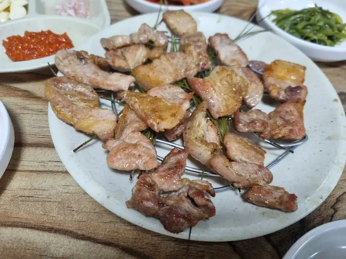 돼지갈비 한 접시