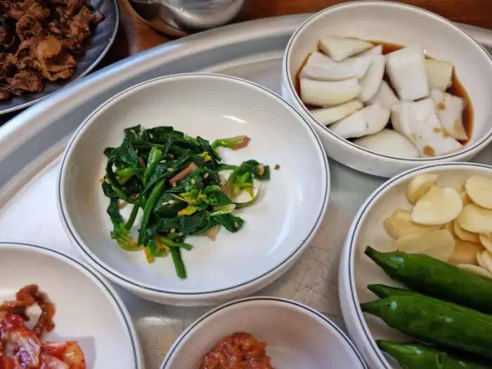신선한 시금치 무침