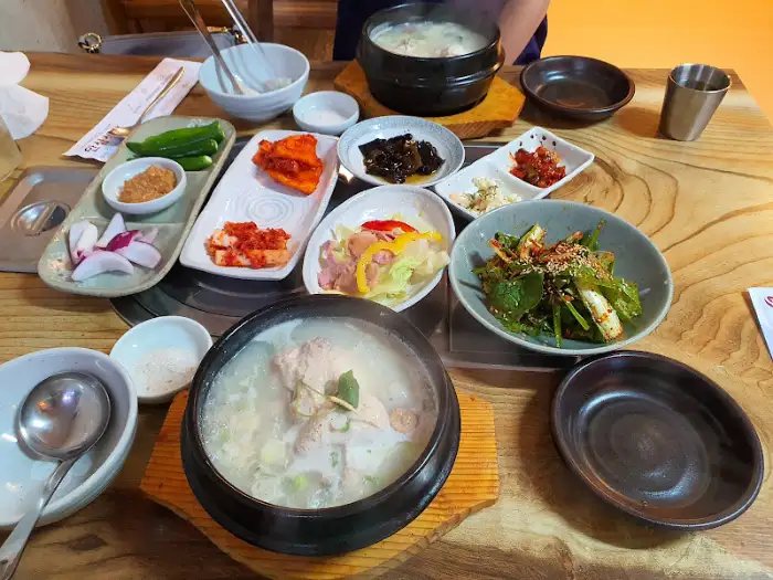 전체적인 식탁 풍경