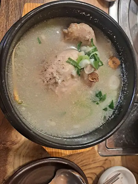 삼계탕의 닭고기 모습