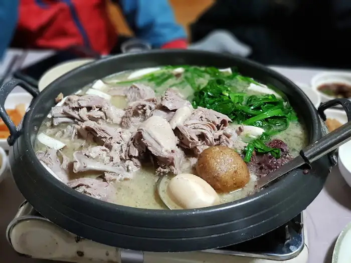 오리백숙과 함께 나온 감자와 부추