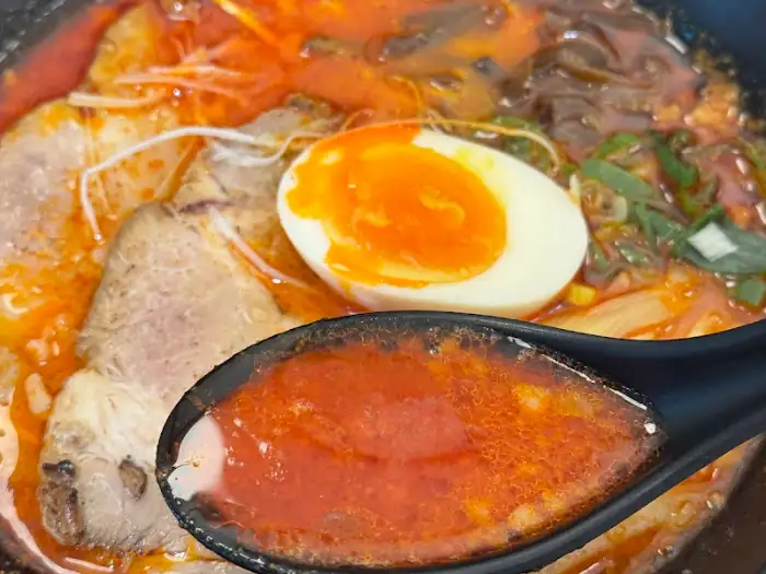 라멘 국물 한 숟갈