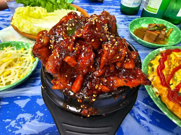 상다리가 휘어지게 차려진 한 상 차림