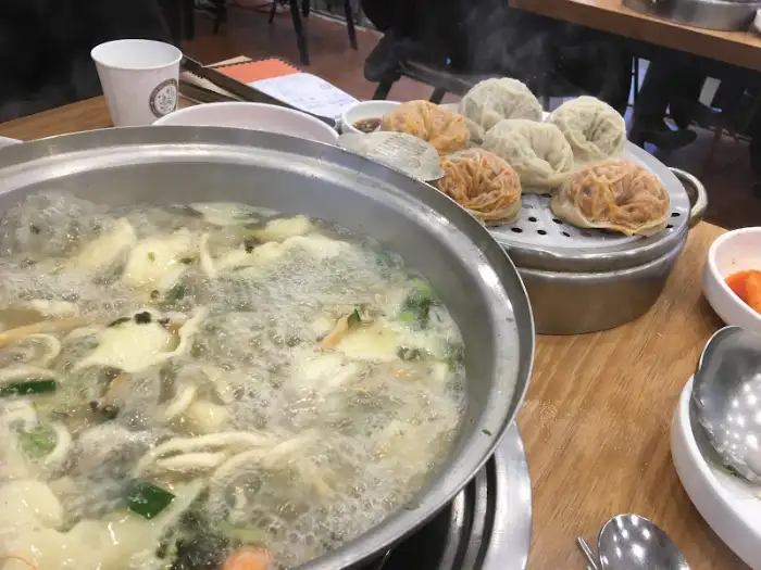 팔당원조칼제비 메인 메뉴인 칼제비