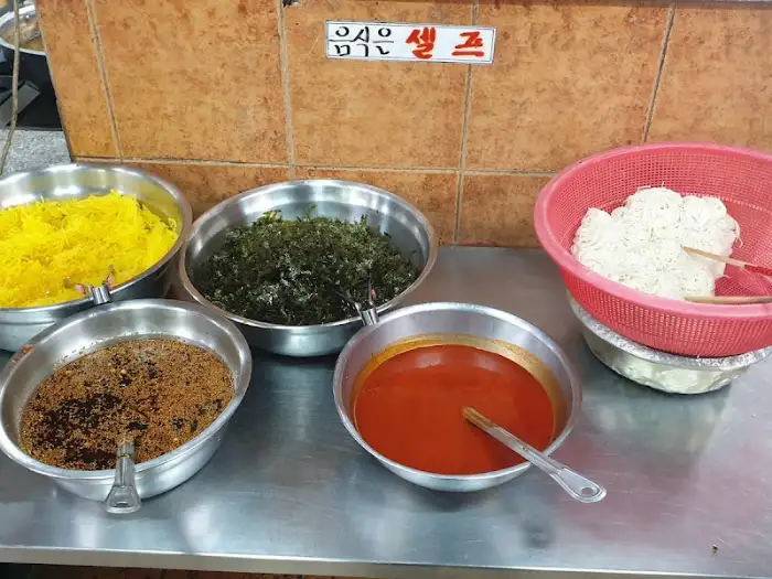 국수 고명 재료들