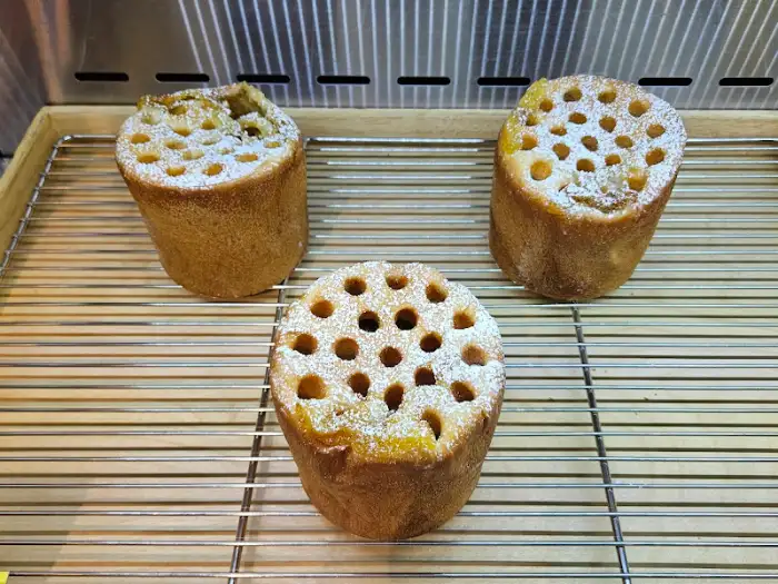 타공된 빵