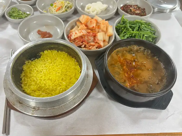 추어탕과 솥밥, 그리고 반찬들