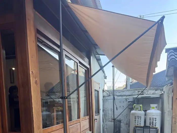모루식당 외부 전경