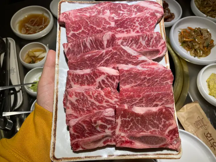 회우 간판