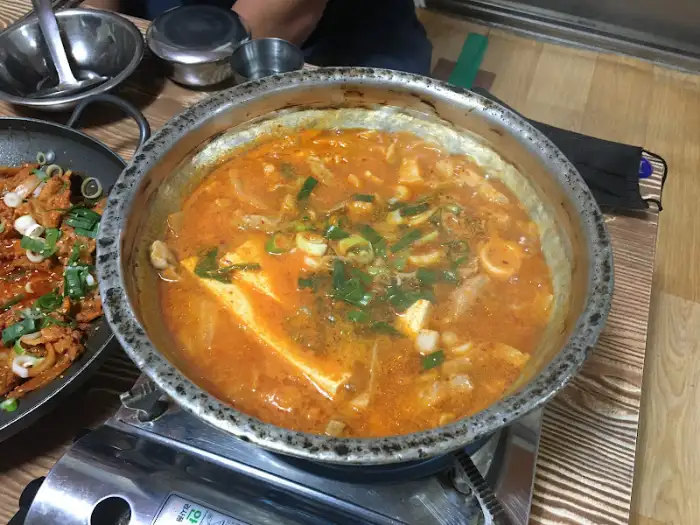 보글보글 끓고 있는 김치찌개