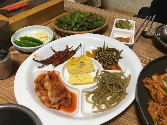 푸짐하게 차려진 한 상 차림