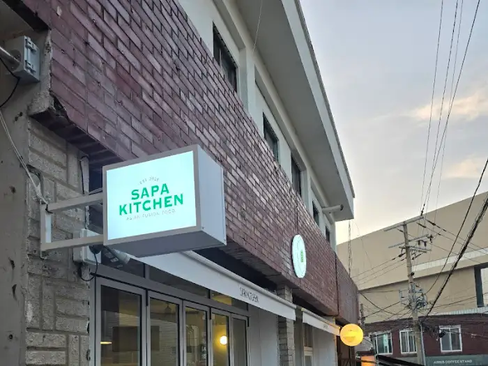 사파키친 간판 조명