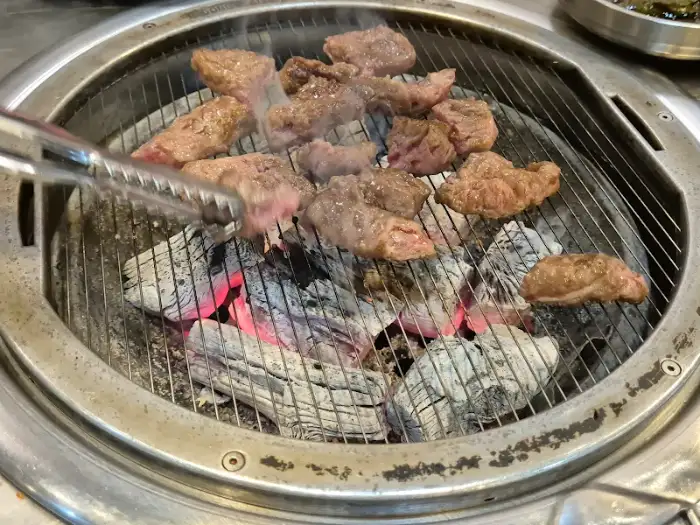 지글지글 익어가는 고기