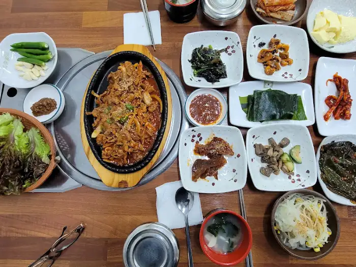 길봉식당 전체 상차림