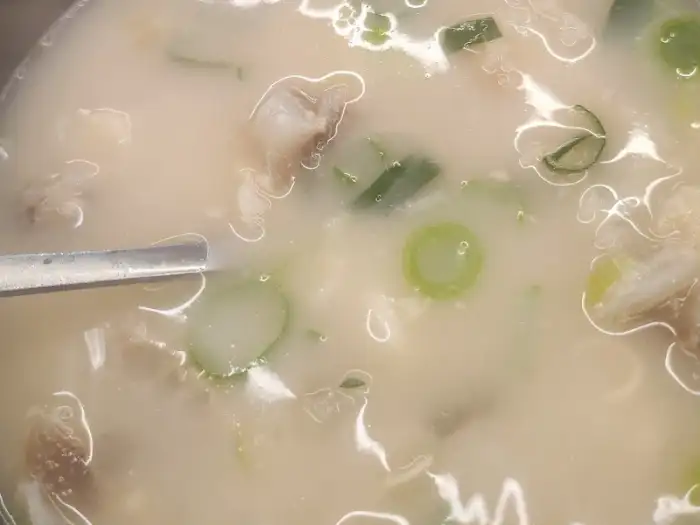 진한 국물의 왕갈비탕