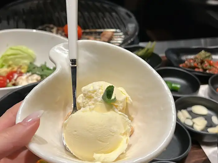 후식으로 나온 인절미 아이스크림