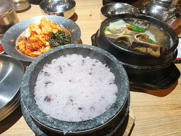 돌솥밥과 설렁탕