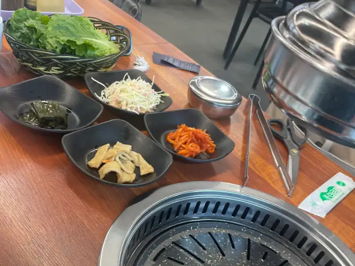 기본 반찬과 쌈 채소