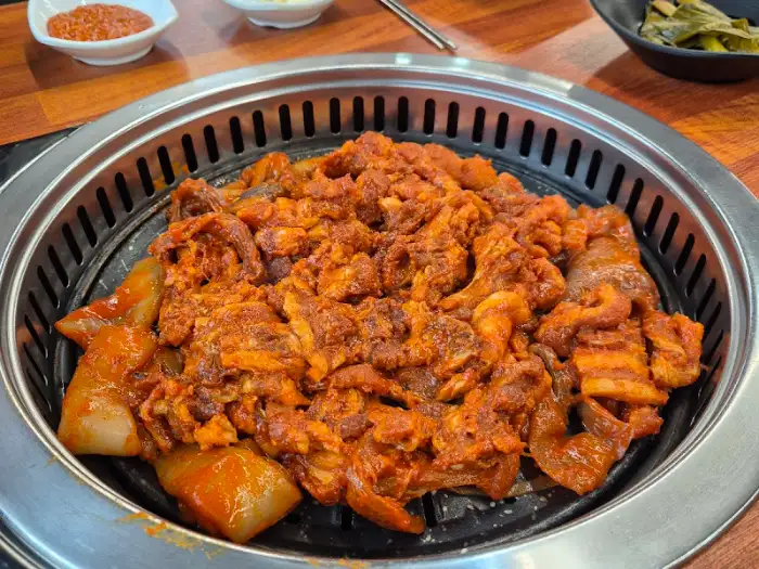 잘 익은 오삼불고기와 밥