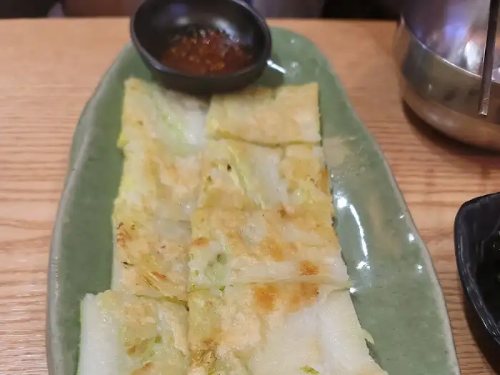 메기찜 반찬 (배추전)