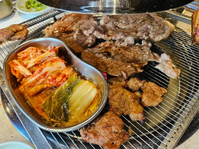 돼지갈비와 김치