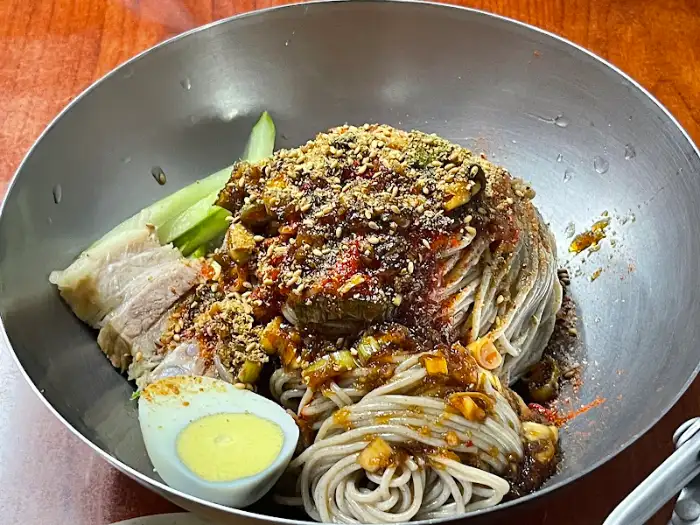 막국수 근접 촬영