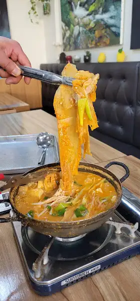 해물탕 속 연두부와 해산물
