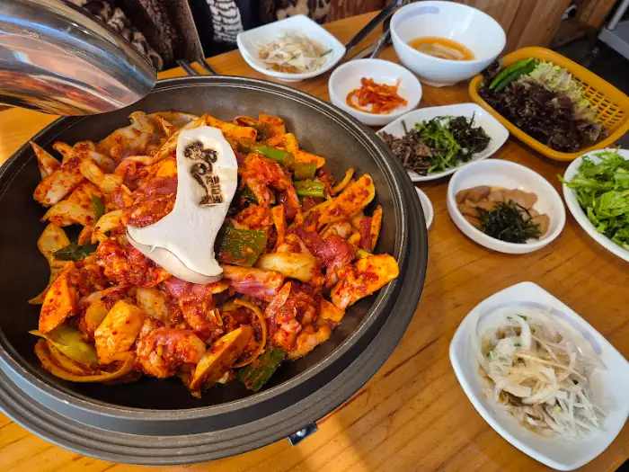 오리 불고기와 곁들임 찬