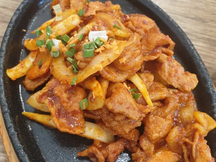 잘 양념된 제육볶음