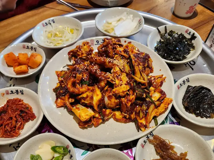 오봉집 보쌈과 곁들임 반찬