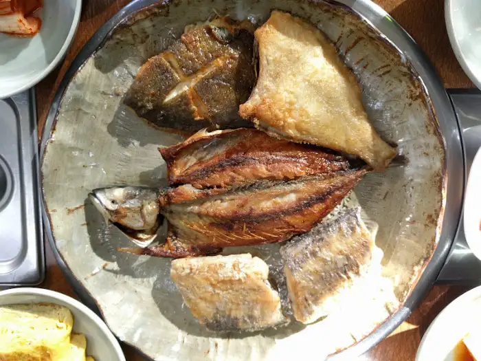 푸짐한 생선구이 한 상