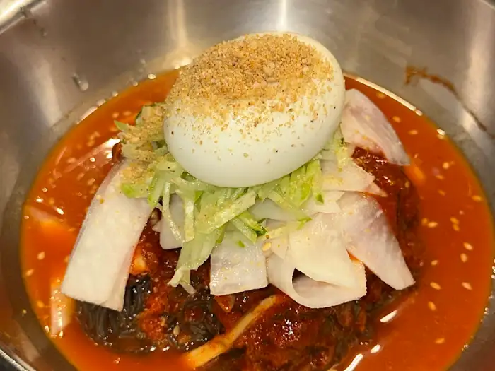 사랑채 숯불갈비 고읍점 매콤한 비빔냉면