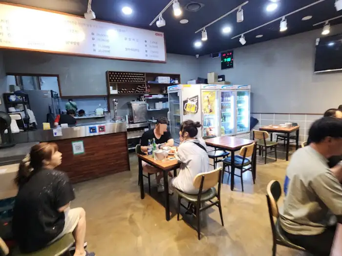 안녕치킨 내부 모습