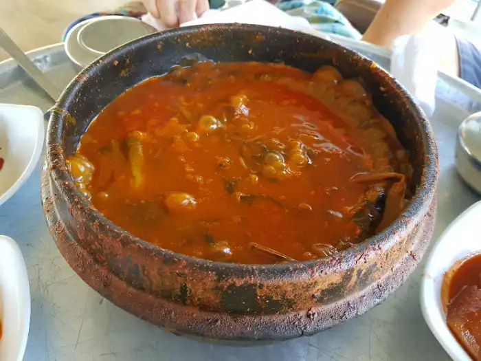 메기매운탕 뚝배기