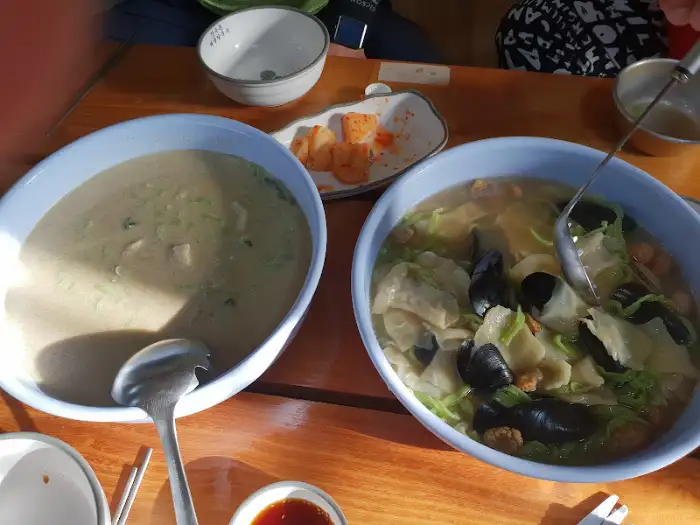 장수촌 해물 칼국수 칼국수 두 그릇