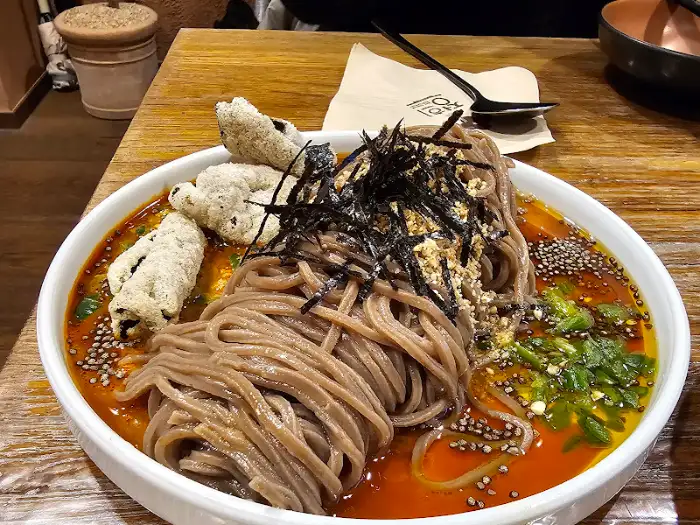 매콤한 들기름 메밀면