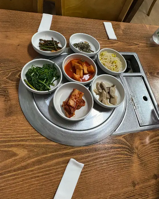 다양하고 정갈한 밑반찬