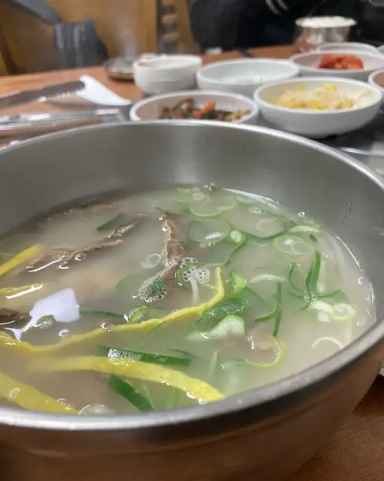 맛있게 끓여진 국물 요리