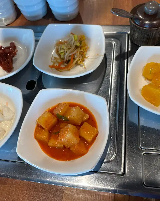 정갈하게 차려진 흑돼지 한 상차림