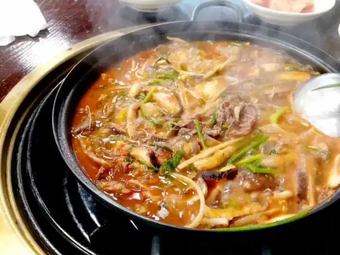 맛있게 끓고 있는 불고기 전골