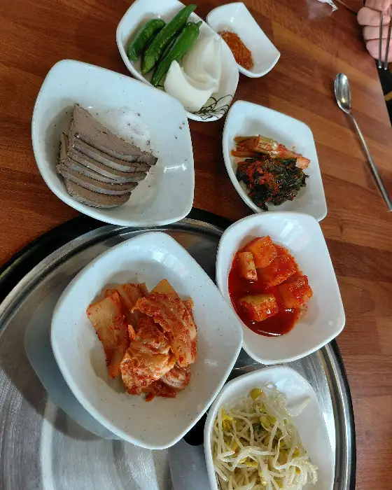 순대국밥과 수육, 그리고 다양한 밑반찬