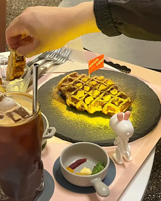 시원한 커피와 함께하는 디저트