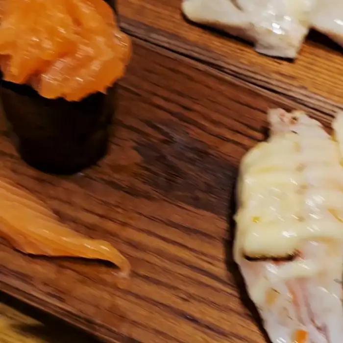 신선한 연어 초밥